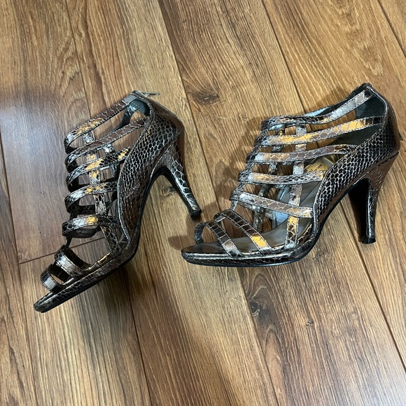 Size 8 Shoe lot - Picture 8 of 9